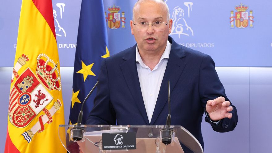 EL portavoz del PP en el Congreso, Miguel Tellado, durante una rueda de prensa en el Congreso de los Diputados, a 1 de julio de 2025, en Madrid (España).