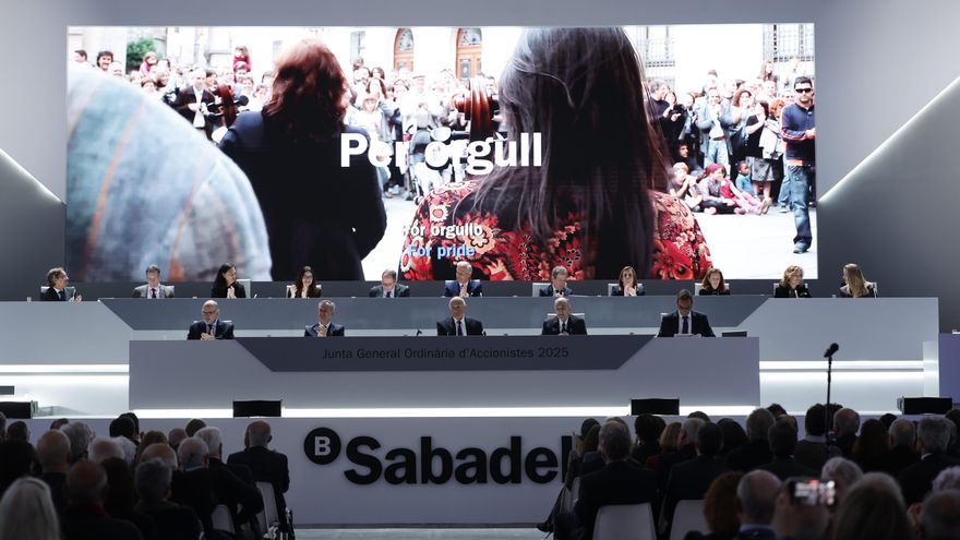 Oliu, a los accionistas del BBVA: “Genera más valor mantener ambos bancos de forma independiente”