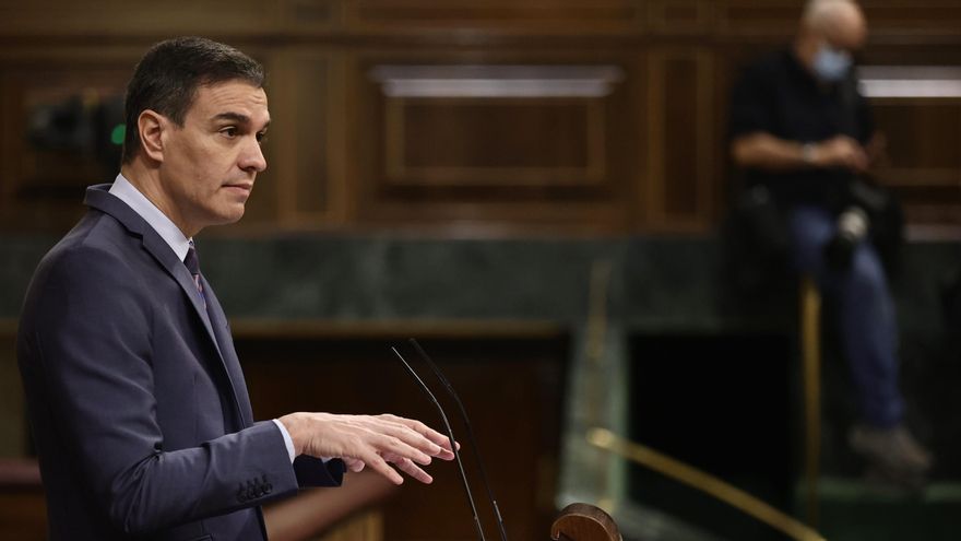 El presidente del Gobierno, Pedro Sánchez, interviene en una sesión plenaria, en el Congreso de los Diputados, a 30 de marzo de 2022, en Madrid (España). El pleno gira en torno a las conclusiones del Consejo Europeo que se celebró el pasado 24 y 25 de marzo, a la Cumbre de la OTAN y a las relaciones con Marruecos relacionadas con el cambio de posición del Gobierno español respecto al Sáhara Occidental. leer más