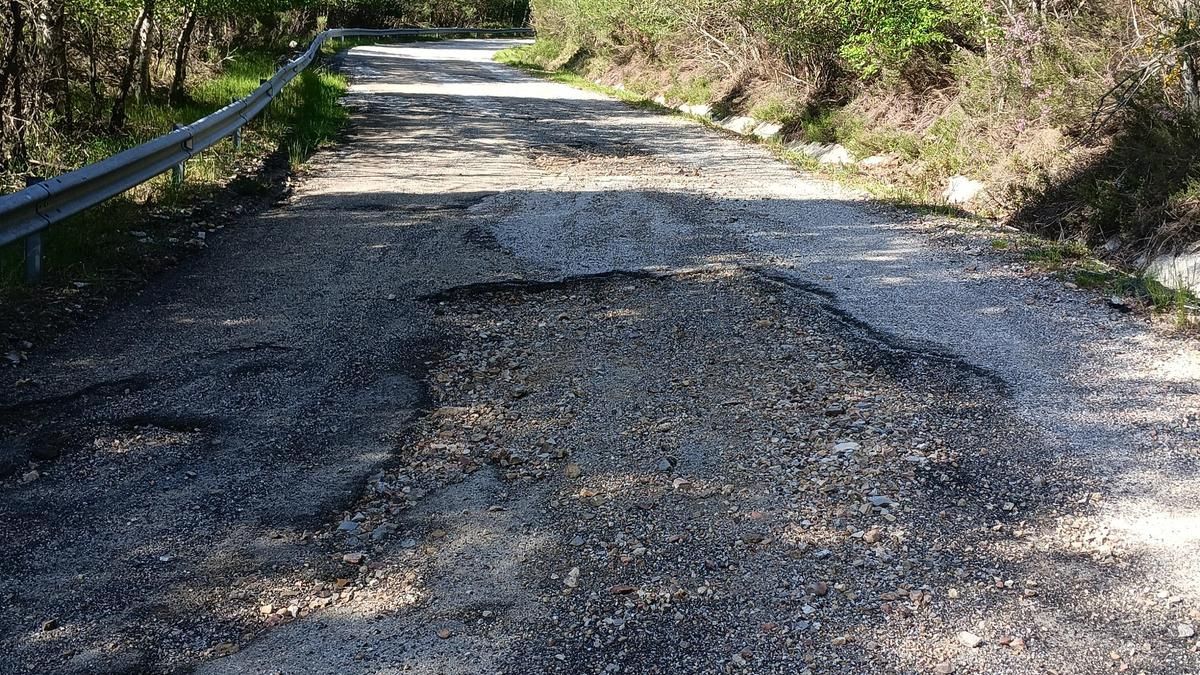 Estado de carreteras de la red provincial denunciado por los ayuntamientos de Truchas y Castrillo de Cabrera. 