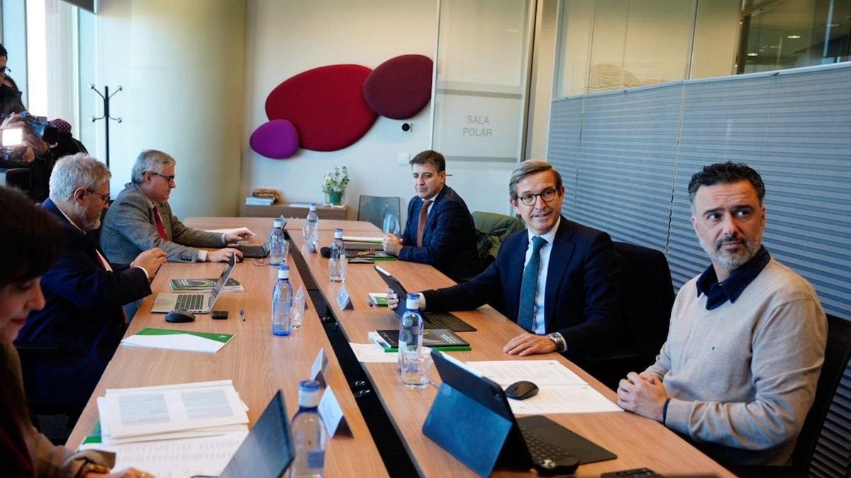 El consejero de Industria, Energía y Minas de la Junta de Andalucía, Jorge Paradela, en la reunión del Consejo Rector de la Agencia Digital de Andalucía