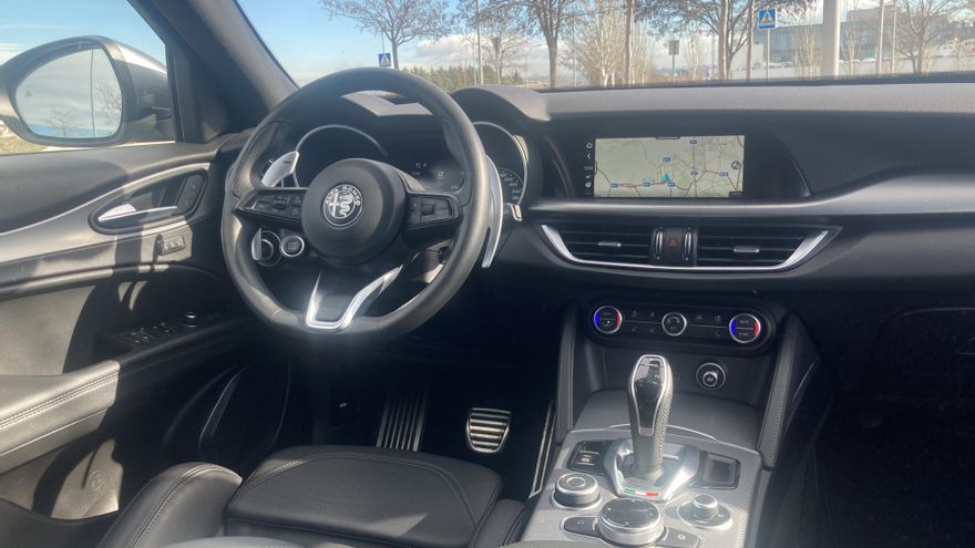 Habitáculo del Alfa Romeo Stelvio Q4.