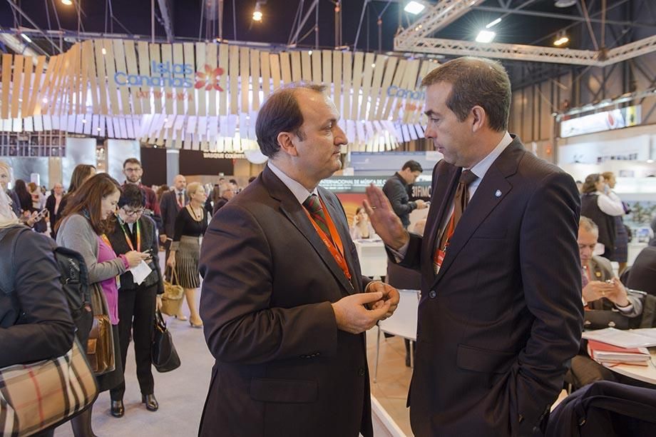El viceconsejero regional de Turismo, Ricardo Fernández de la Puente, mantiene reuniones en Fitur. (Foto: Nacho González).