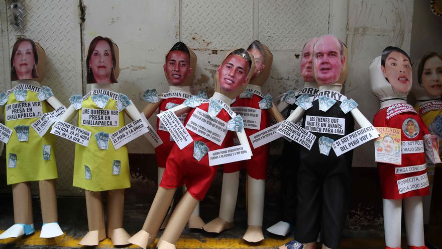 La expresidenta Boluarte y la tiktoker Moca, los muñecos más buscados para quemar en Perú