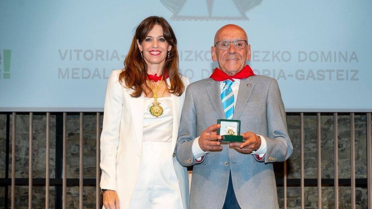 Medalla de oro de Vitoria a la Cámara de Comercio