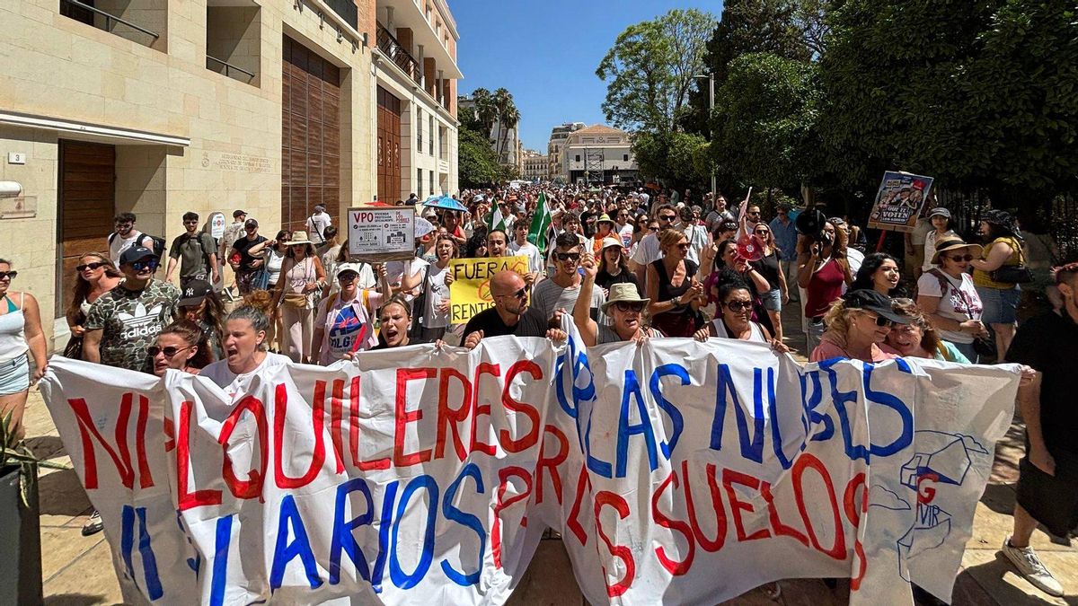 "Ni alquileres por las nubes ni salarios por los suelos": Málaga grita en las calles contra la crisis de vivienda