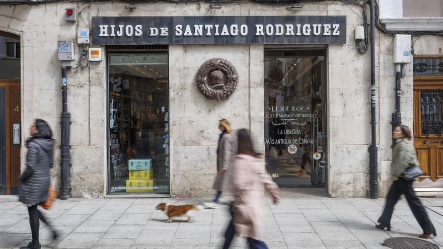 La librería más antigua de España consigue el dinero para evitar el cierre: "Algunos lugares merecen seguir existiendo"