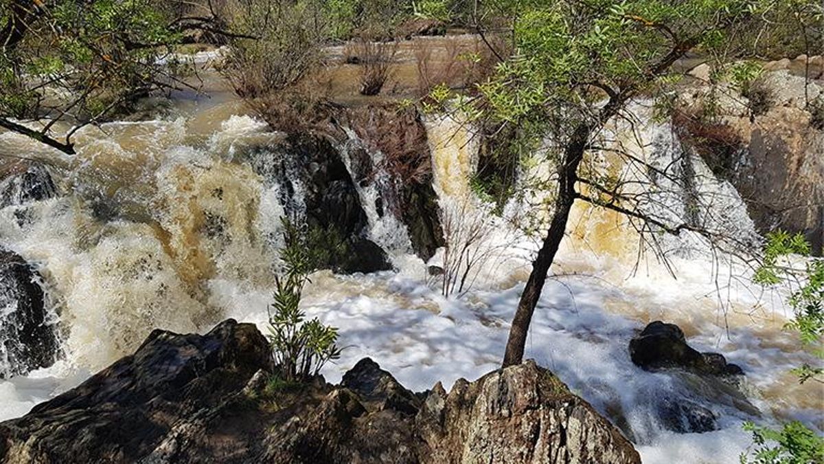La ruta senderista de Extremadura que recorre 17 kilómetros entre cascadas y restos de la Guerra Civil
