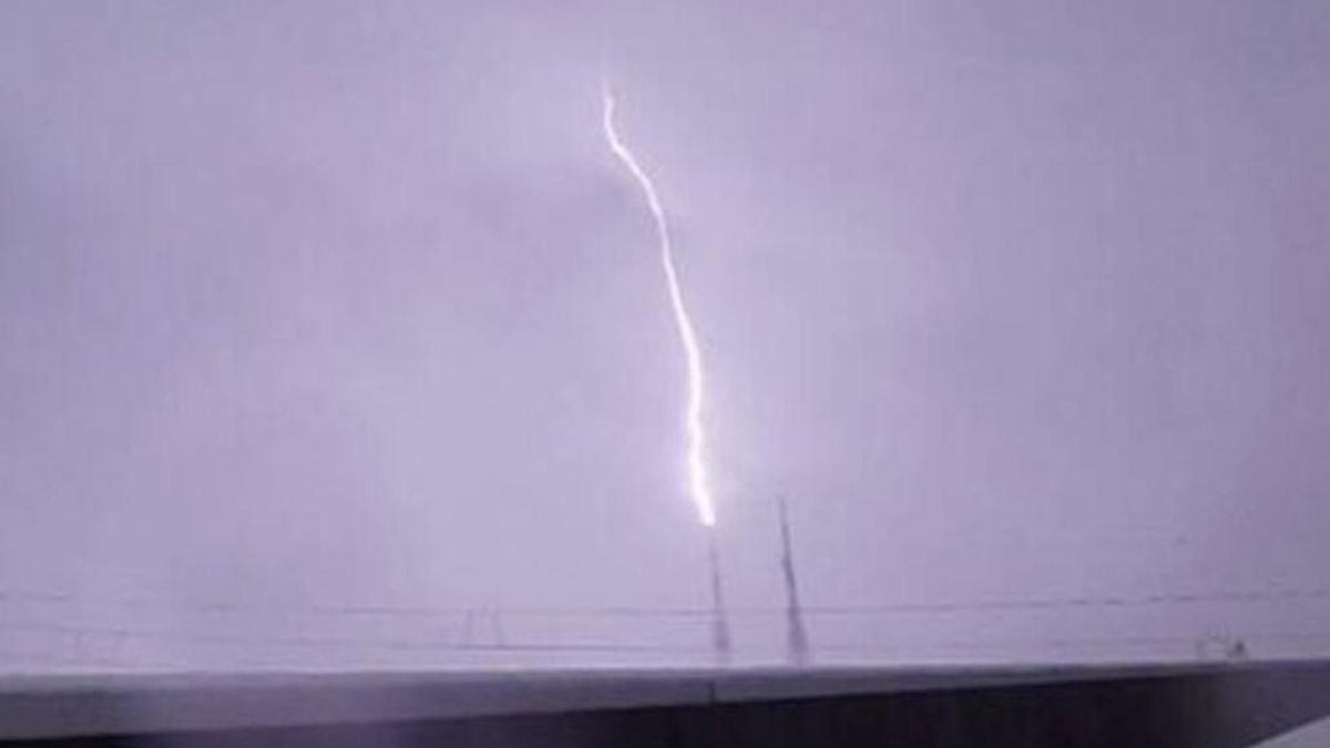 Los sensores registraron dos canales de descarga opuestos que se encontraron sobre una torre