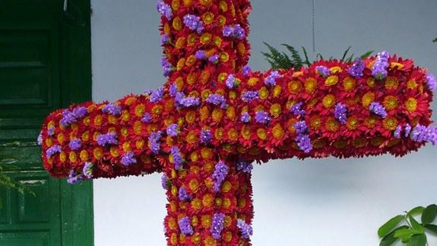 Cruces de mayo floreadas