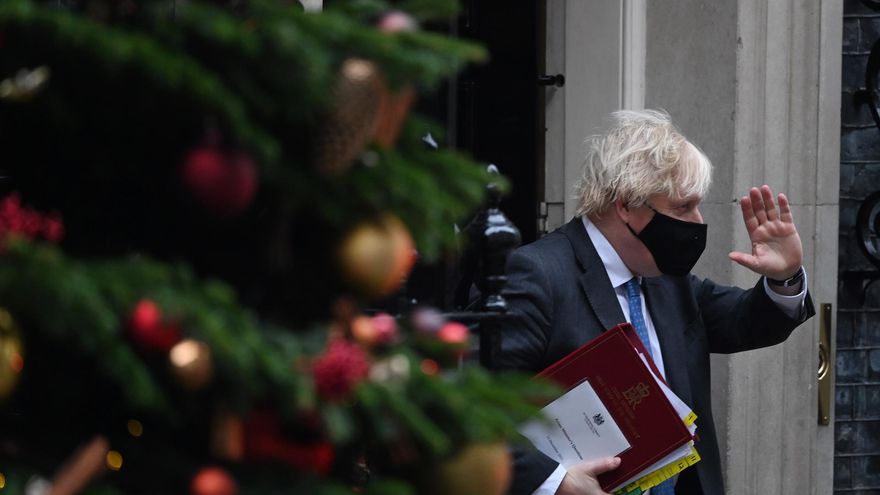 Johnson dice que el Reino Unido ha ofrecido un refuerzo a todos los adultos