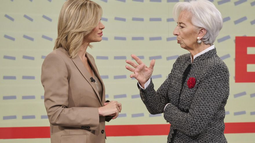 Lágrimas, "terrorismo monetario" y ni una mención a la condena por corrupción en la entrevista a Lagarde