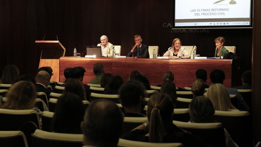 La consejera de Presidencia asiste al acto de inauguración de las XVI Jornadas de Derecho Procesal Civil