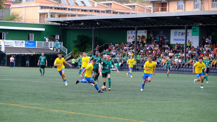 La UD Las Palmas prolonga su sequía goleadora y cede frente al Atlético Paso