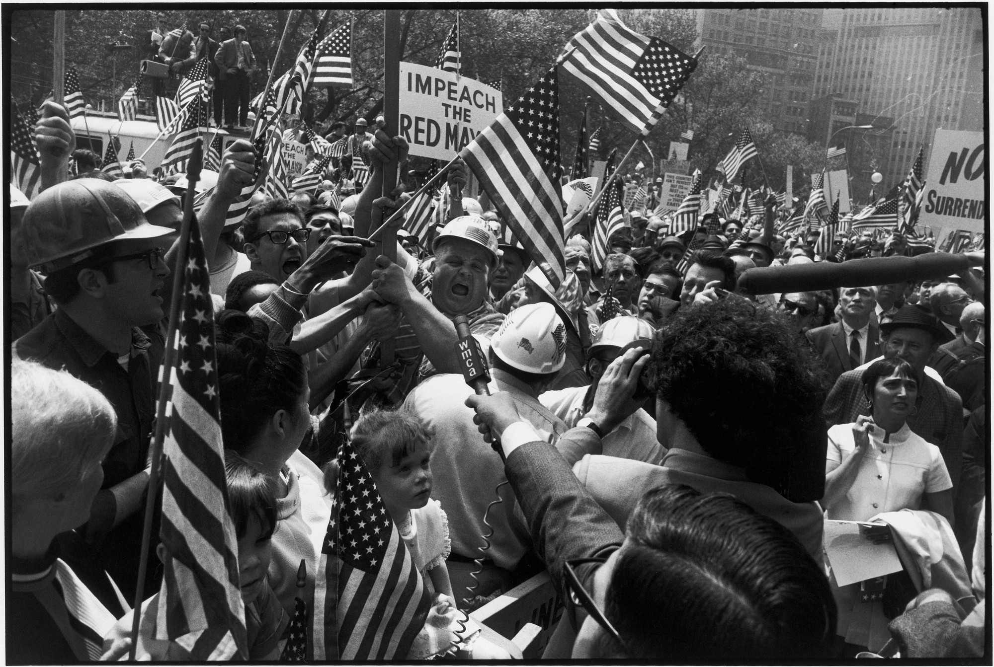 Garry Winogrand. Manifestación de los obreros de la construcción, Nueva York, 1970. Colección Fundación MAPFRE, Madrid