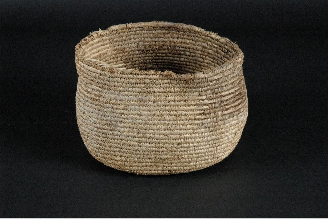 Cesto de juncos trenzados descubierto en la necrópolis de La Mondia (la Cuesta. Barlovento). (Foto: Pedro Riverol-MAB)