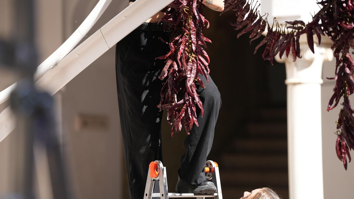 El montaje de las instalaciones, cuenta atrás para la exhibición de Flora a partir del viernes
