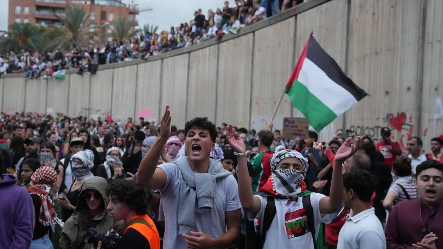 Barcelona clama contra la detención de los activistas de la Flotilla: "Gaza no estás sola"