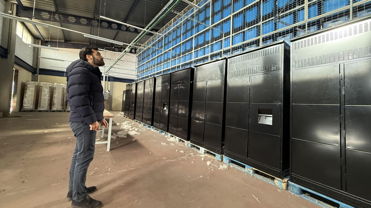 El portavoz del PP municipal, David Fernández, en las instalaciones abandonadas de Market León en Mercaleón.