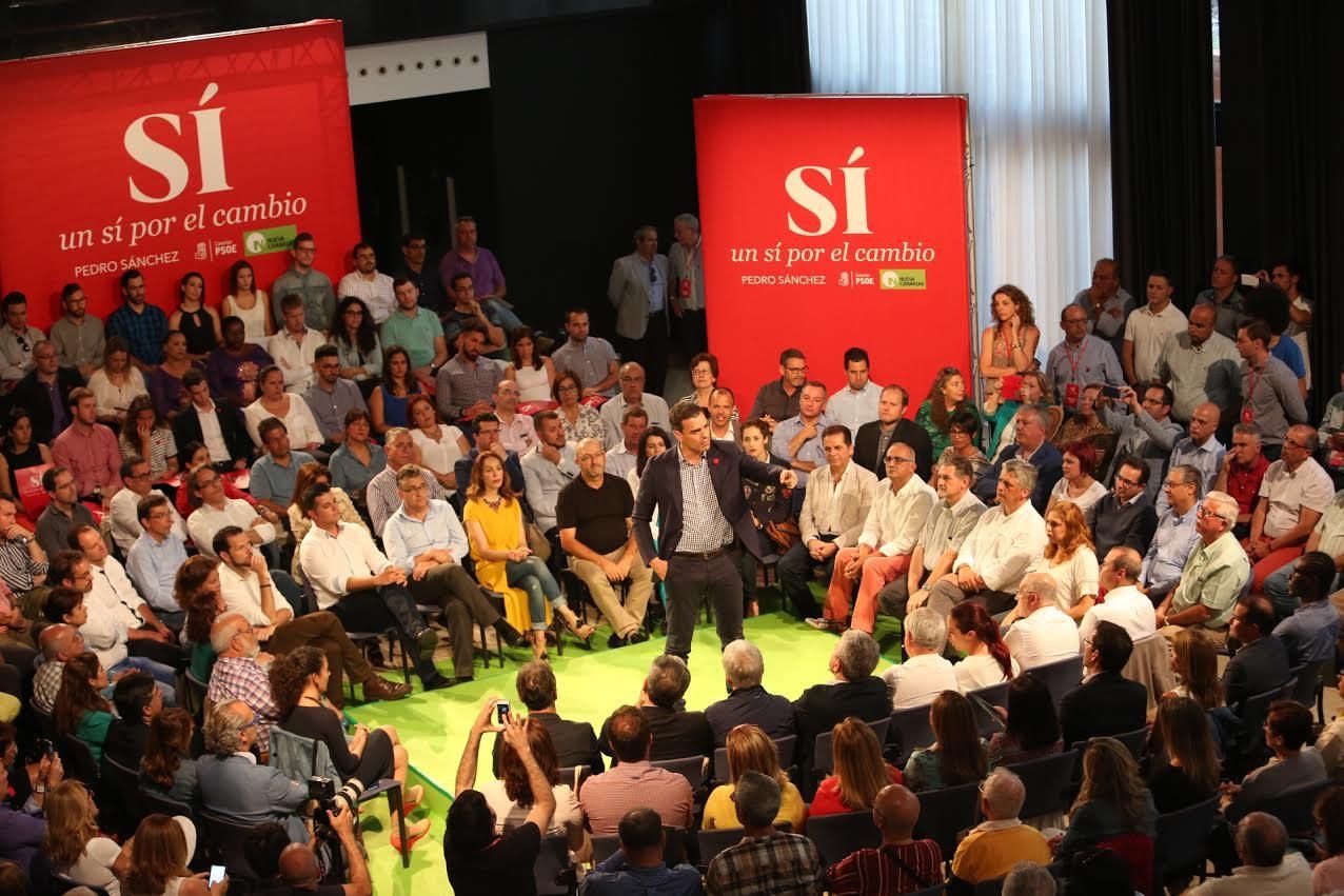 Acto de precampaña de Pedro Sánchez en LPGC. (ALEJANDRO RAMOS)