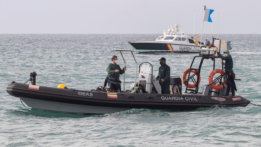 Hallados los cadáveres de dos de los nueve desaparecidos de la patera naufragada en Mazarrón