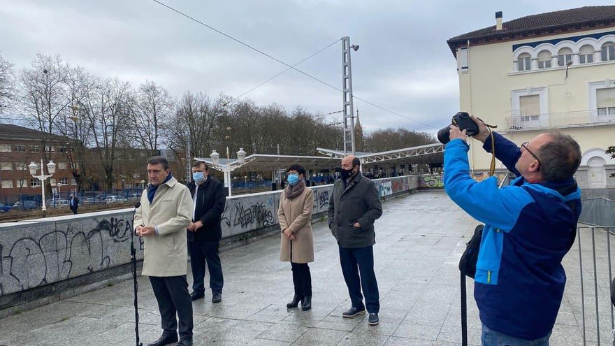 Sánchez cede a Euskadi la construcción de los accesos soterrados del AVE a Vitoria y Bilbao