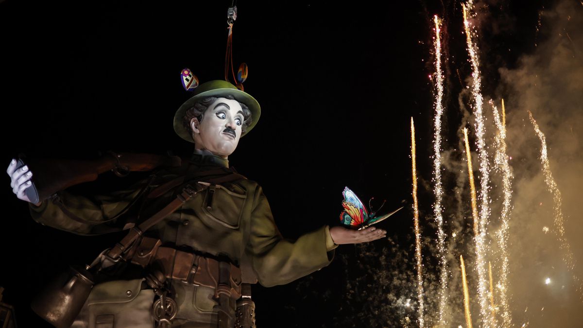 Falla municipal de Valencia con Charlie Chaplin.