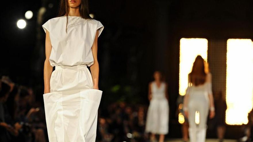 Damir Doma pinta con sobriedad la pasarela