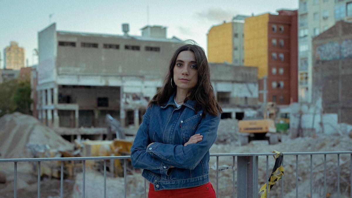 Juana Dolores, escritora: "Las mujeres seguimos siendo guarras y locas, y haciendo de madres y psicólogas de los hombres"