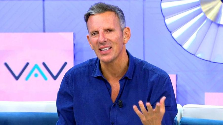 La productora de Ana Rosa pierde a una mítica reportera, que salta de 'Vamos a ver' a "la competencia"