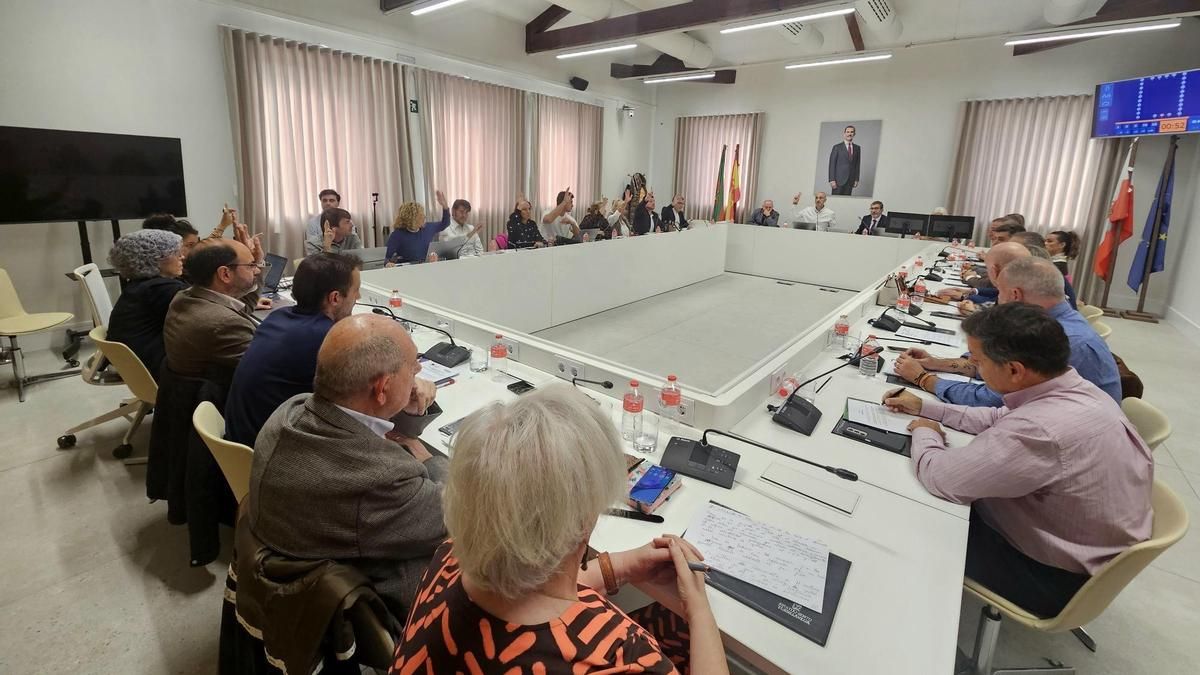 Torrelavega aprueba congelar los impuestos, el agua y la basura aunque el Torrebus subirá un 3,6%