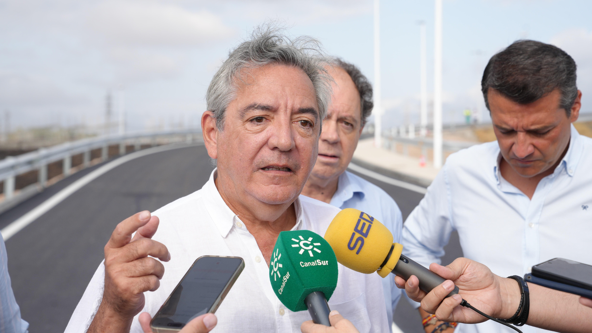 Bellido visita las obras de acceso al cementerio de Nuestra Señora de La Fuensanta