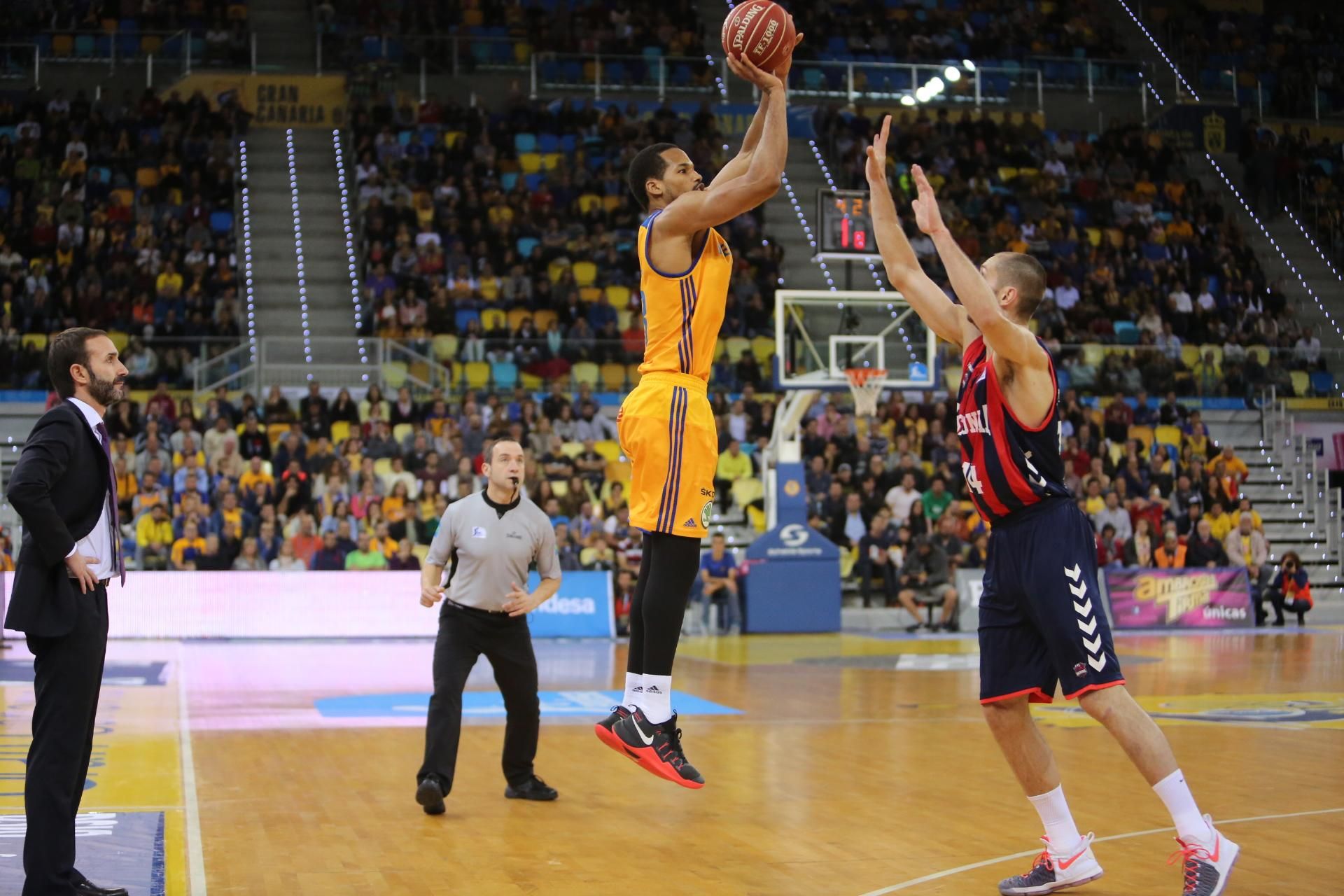 Imágenes del encuentro entre el Herbalife Gran Canaria y el Saski Baskonia. Alejandro Ramos.