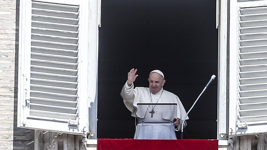 El papa: "La especulación financiera debe estar estrictamente regulada".