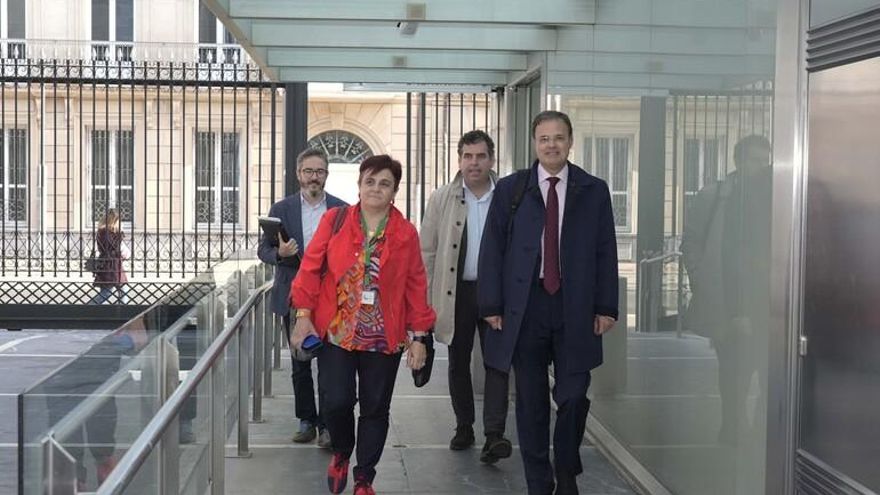 El consejero Martínez justifica en la necesidad de "nuevos liderazgos" el cambio total en la cúpula de la Sanidad vasca