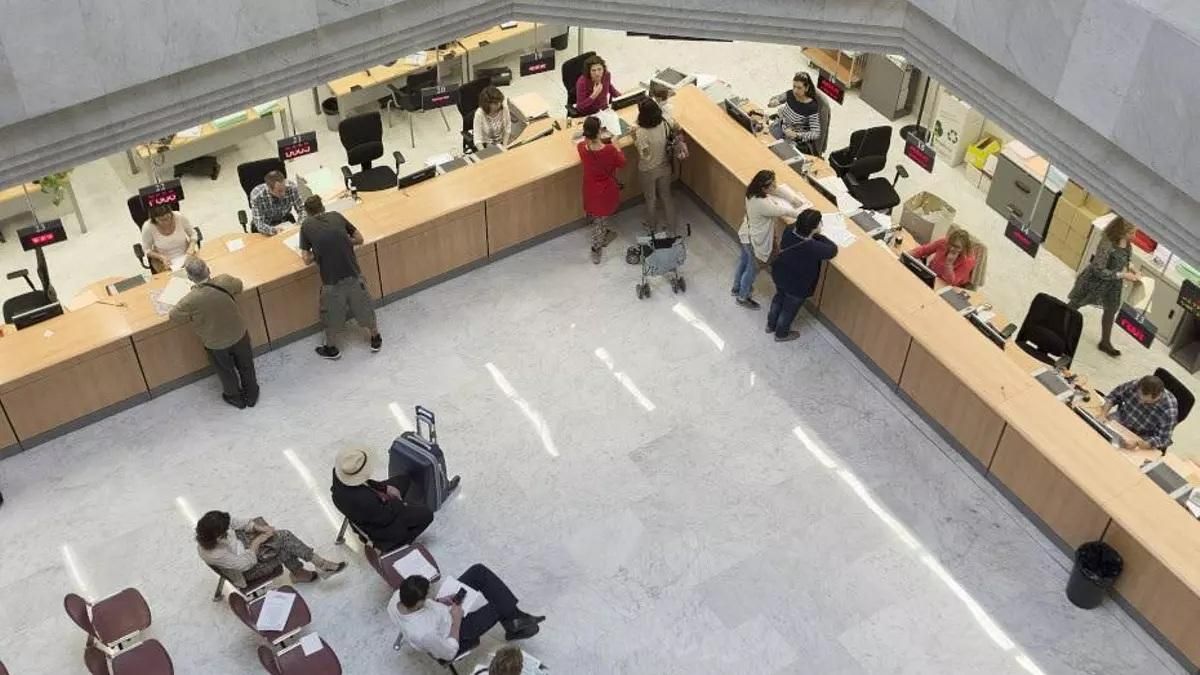 ISA y CCOO Andalucía amagan con acciones legales por el "retraso injustificado" del teletrabajo en la Junta