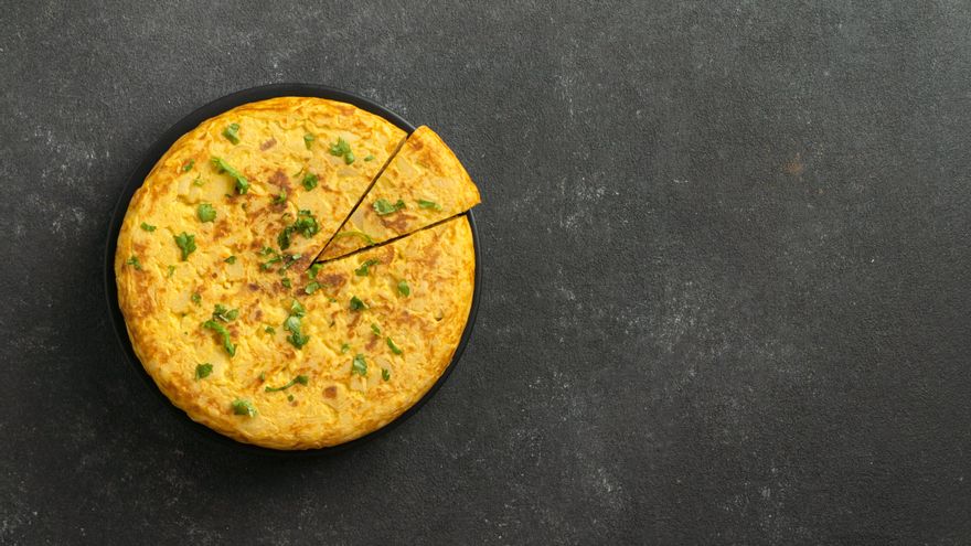 Tortilla de calabacín en vez de patata: cinco formas de preparar esta alternativa más ligera e igual de sabrosa