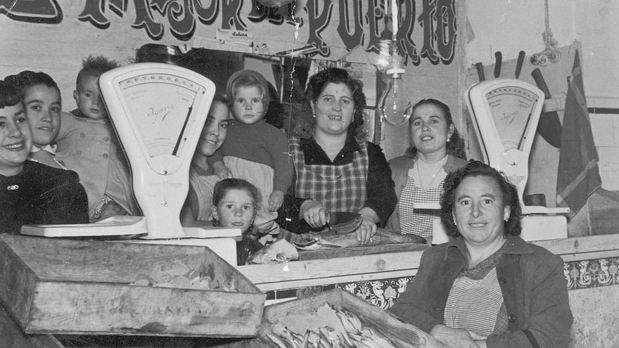 Una exposición fotográfica rescata la memoria de los comercios, bares y colmados tradicionales de la región