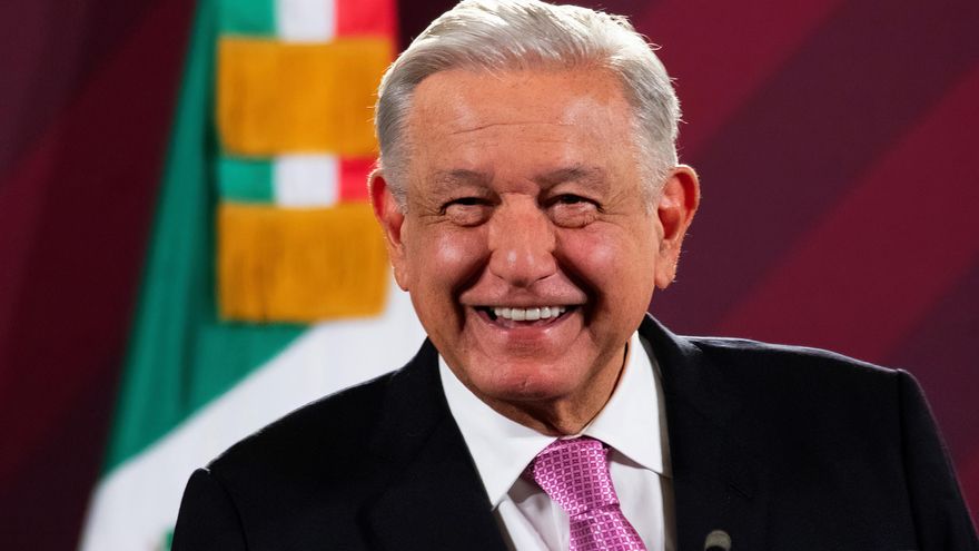 López Obrador cuestiona a empresa ferroviaria por parar trenes ante presencia de migrantes