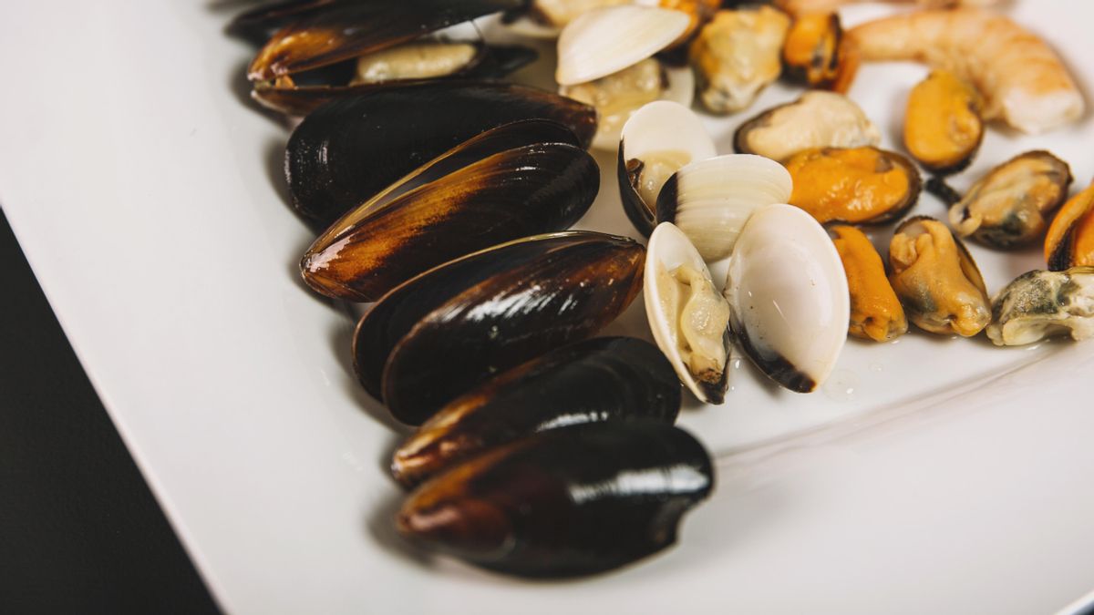 La regla de oro para limpiar almejas y mejillones frescos antes de cocinarlos para evitar intoxicaciones
