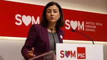 La portavoz del PSC, Eva Granados, durante la rueda de prensa de este lunes en la sede del partido