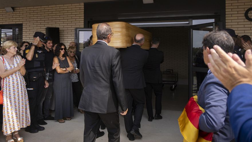 Sentido y cercano adiós al expresidente de Aragón Javier Lambán