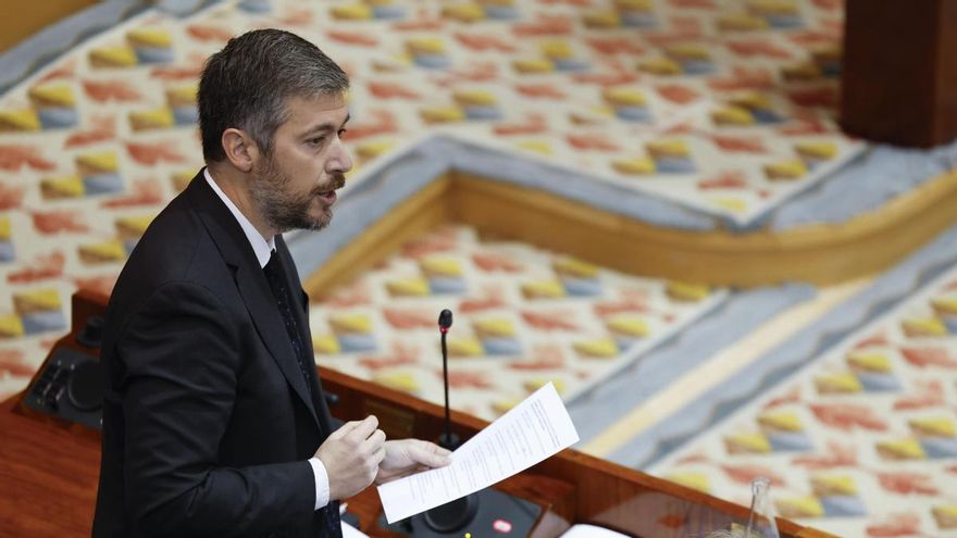 El consejero de Presidencia, Justicia y Administración Local, Miguel Ángel García Martín, interviene durante la sesión plenaria celebrada, este jueves, en Madrid.