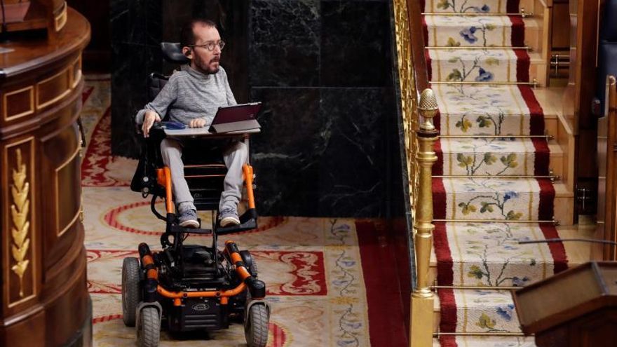 El portavoz parlamentario de Unidas Podemos, Pablo Echenique, al inicio de la sesión del control al Gobierno de este miércoles.