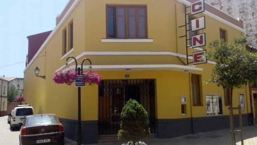 La pandemia y el streaming acorralan a los cines rurales de la provincia de León