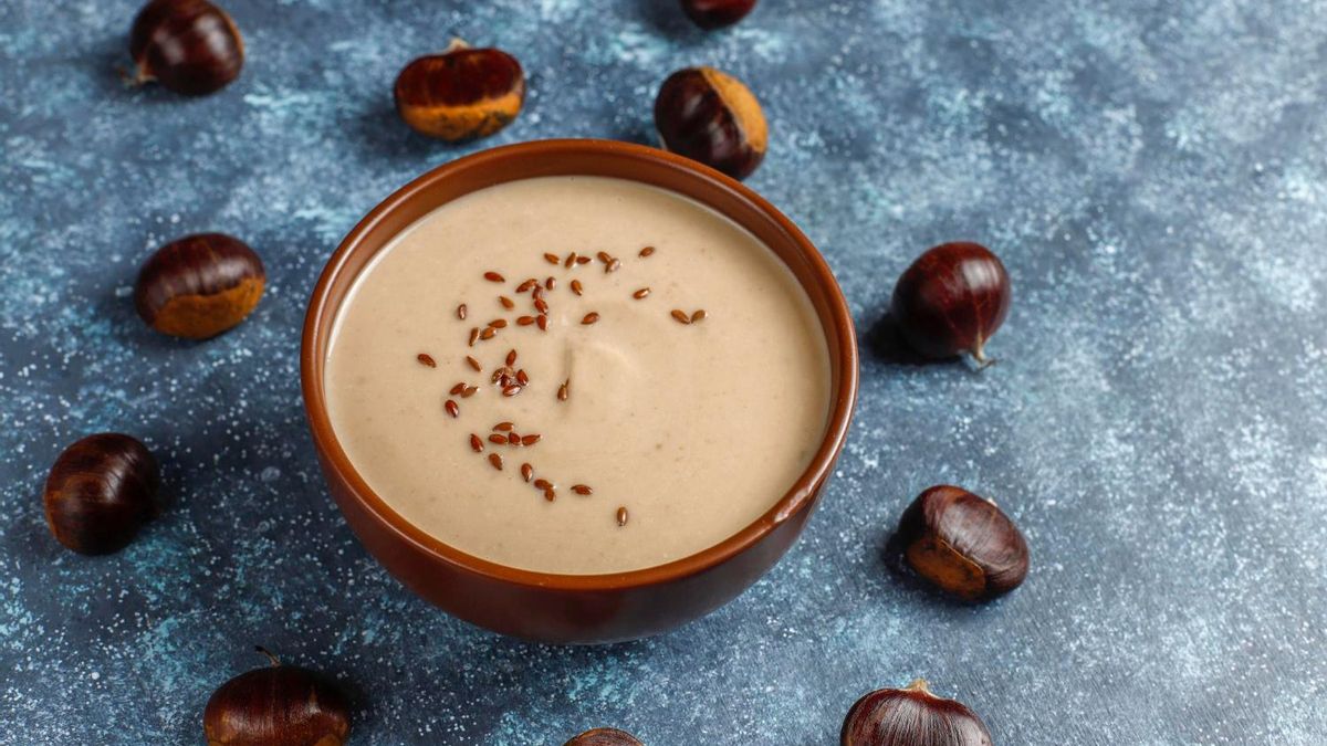 La crema de castañas admite que le introduzcas todo tipo de verduras que sobren en tu nevera