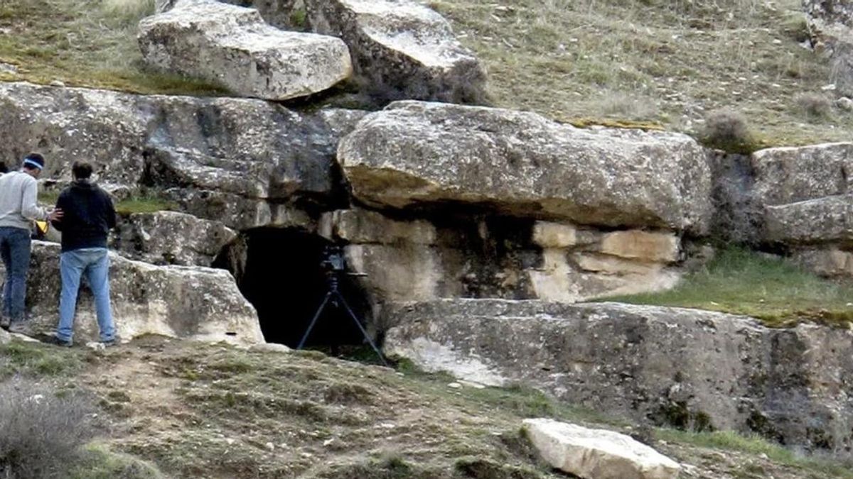 La presencia de restos calcinados indica que los habitantes neolíticos utilizaron Wezmeh como asentamiento ocasional