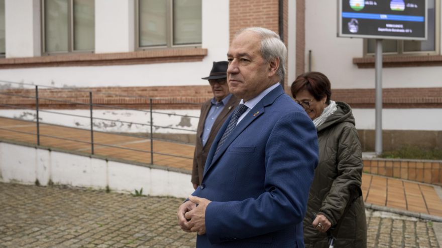 El socialista Tomé formaliza su dimisión como presidente de la Deputación de Lugo pero se amarra al acta de diputado