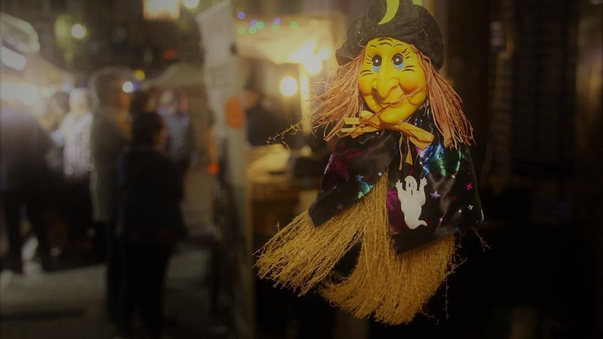 Un mercado esotérico, charlas o desfiles: esta feria dedicada a las brujas envuelve en un mágico ambiente a este pueblo de la provincia de Barcelona