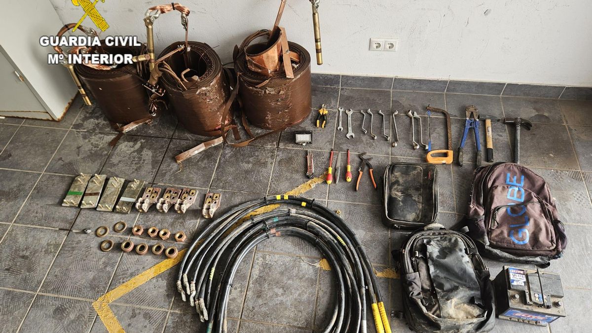 Cobre y herramientas requisados a los detenidos en Fuerteventura.